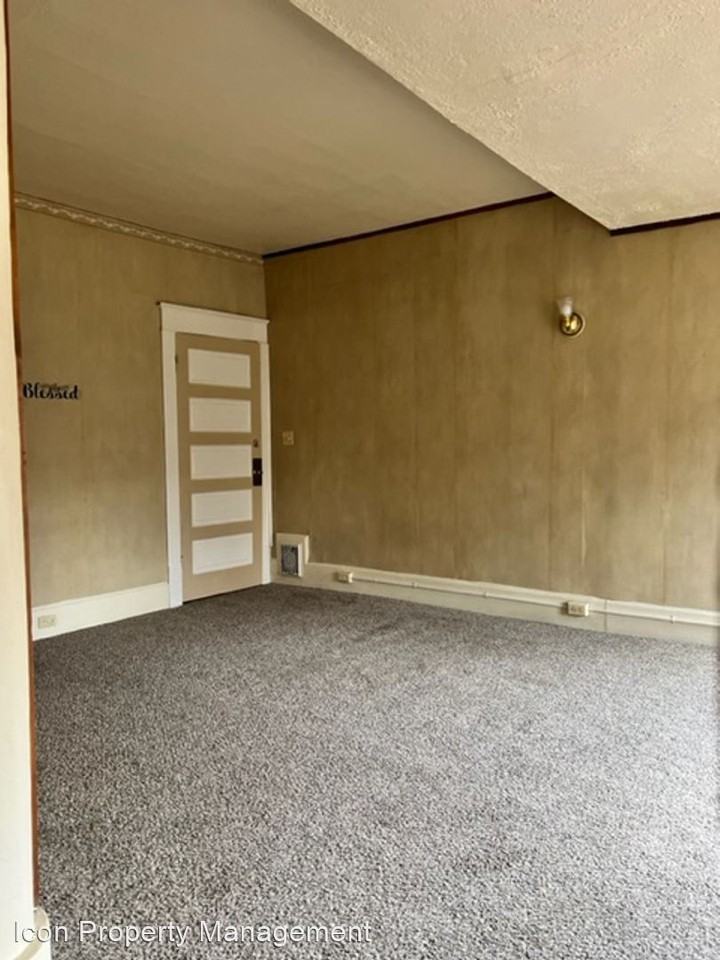 18 5th St NE - Photo 3 of 7