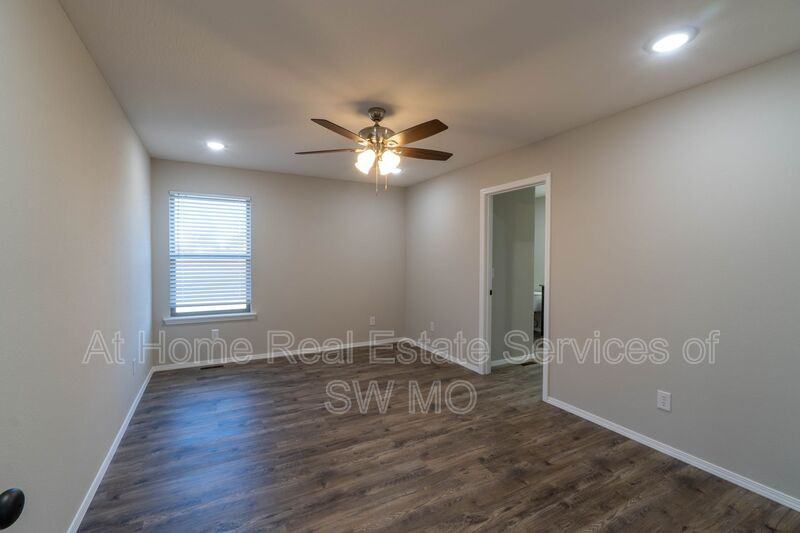 1803 S 15th Ave - Photo 7 of 13