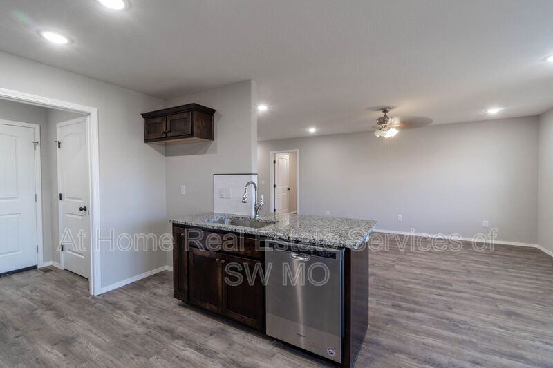 1803 S 15th Ave - Photo 2 of 13