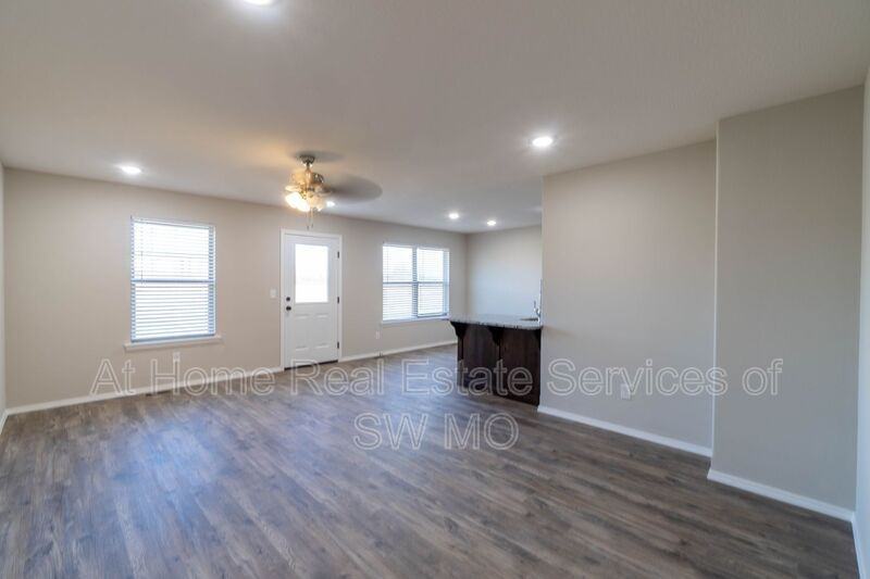 1803 S 15th Ave - Photo 6 of 13