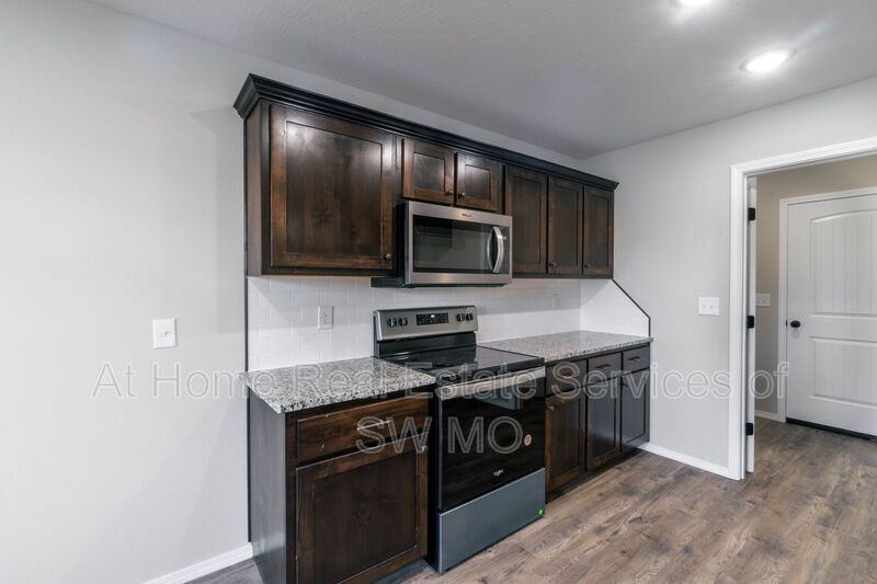 1803 S 15th Ave - Photo 3 of 13