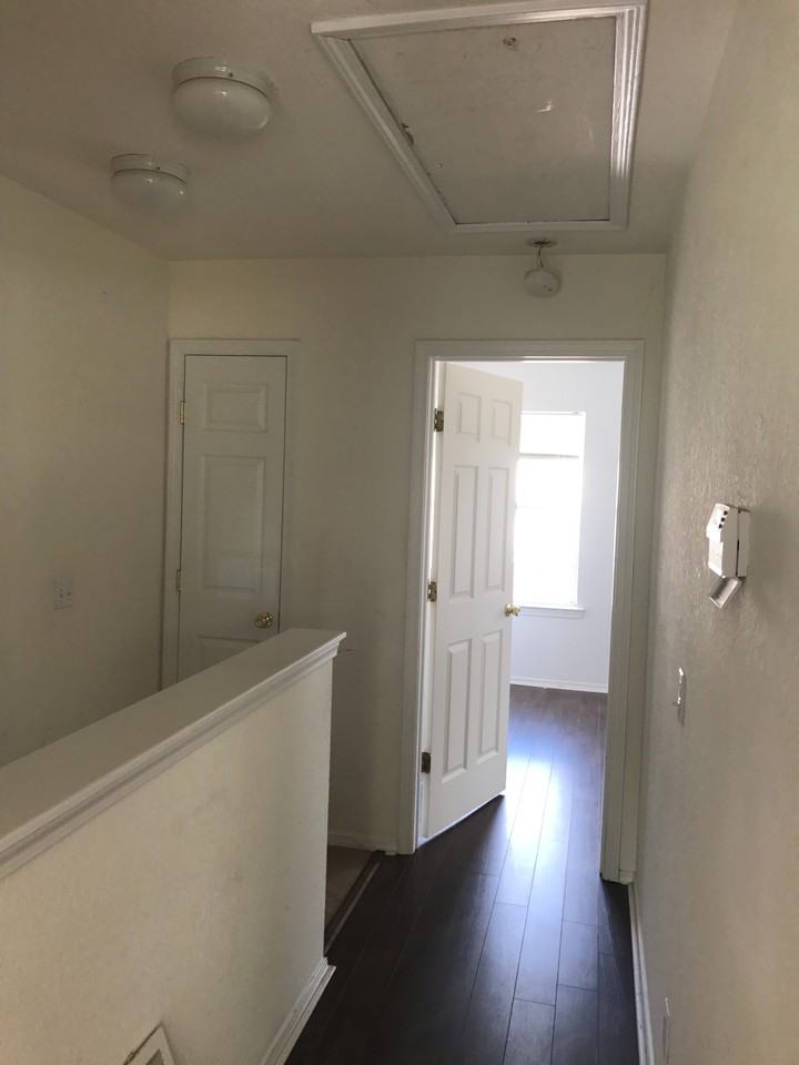 431 Lake Park Way - Photo 4 of 15