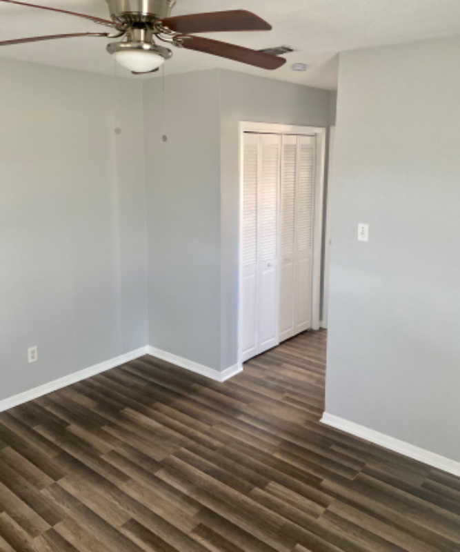 650 Aristocrat Dr - Photo 2 of 12