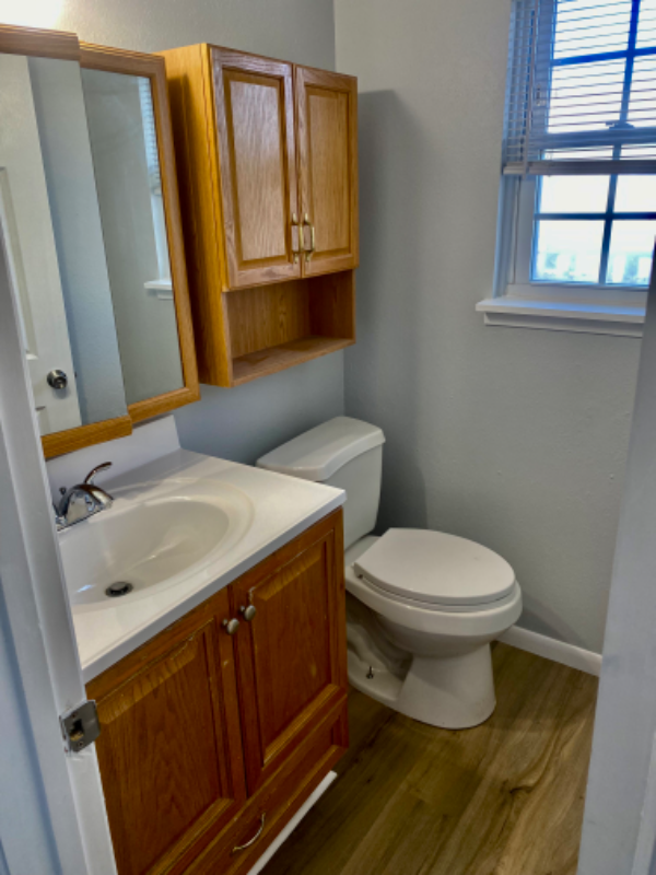 650 Aristocrat Dr - Photo 3 of 12