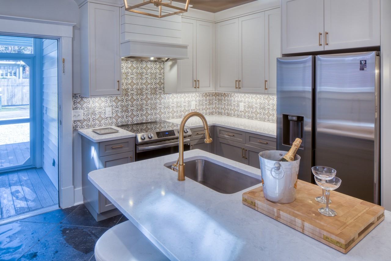 228 W 38th St #1 - Photo 4 of 29