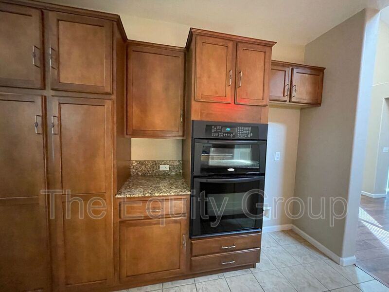 3237 N Winslow St - Photo 7 of 29