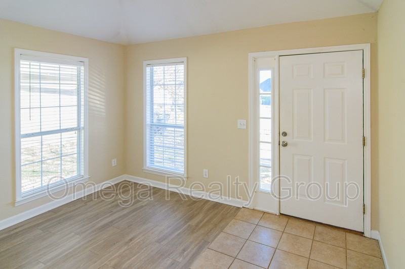 165 Mayfair Ln - Photo 3 of 34