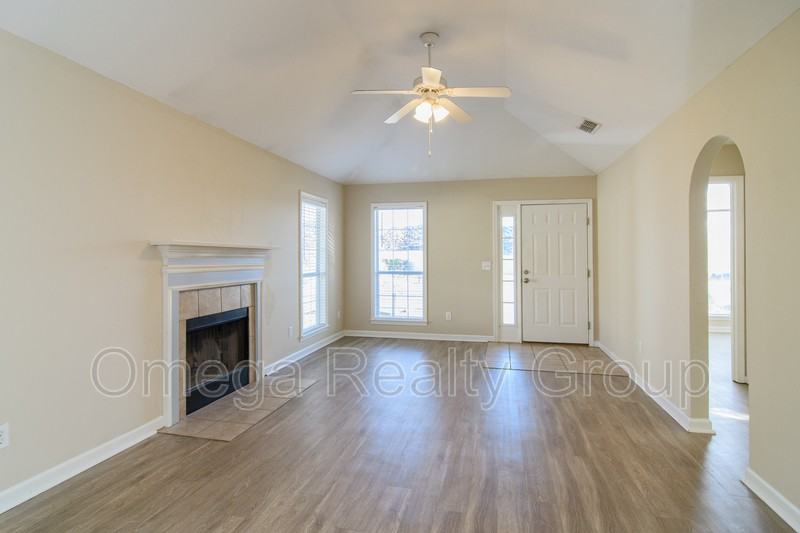 165 Mayfair Ln - Photo 4 of 34