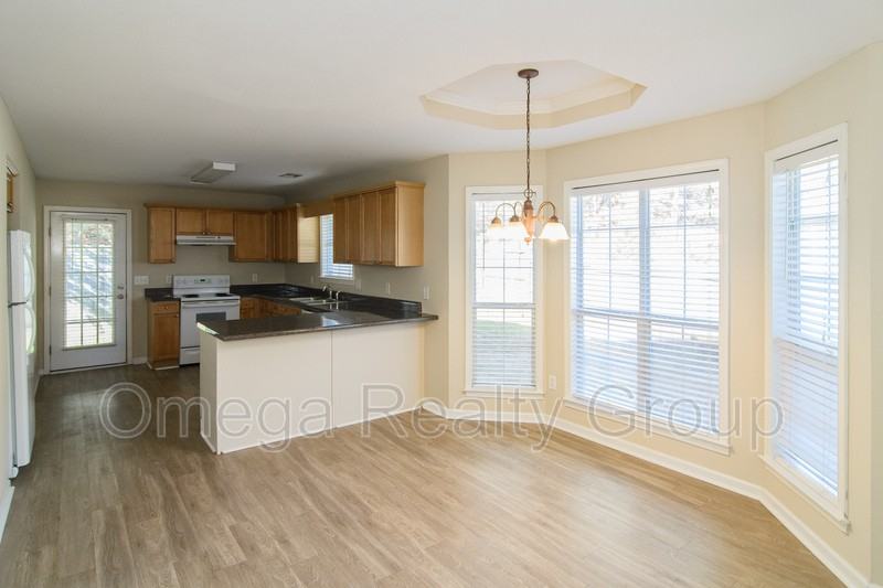 165 Mayfair Ln - Photo 7 of 34