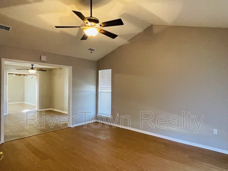 6390 Sandhurst Rd - Photo 5 of 24