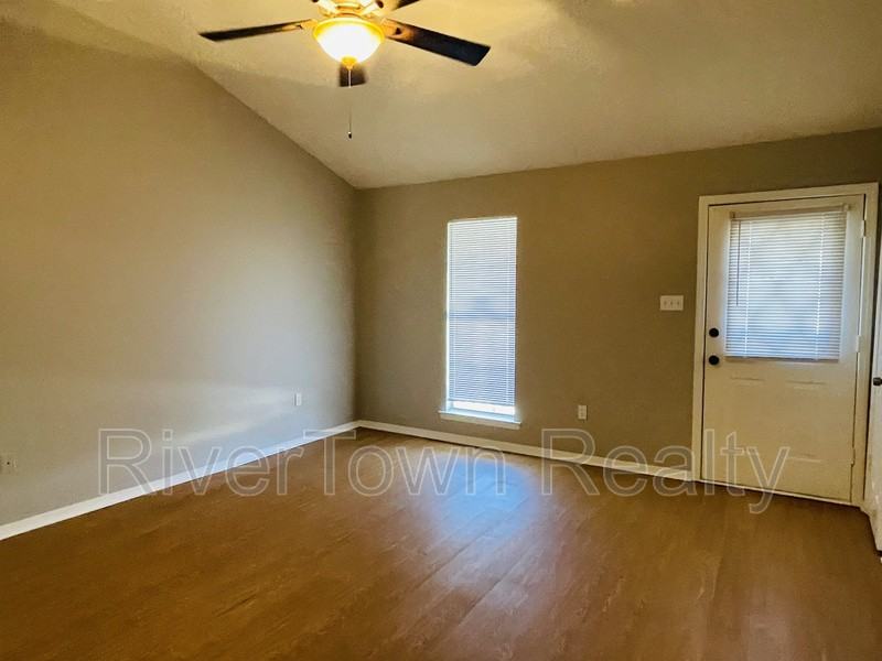 6390 Sandhurst Rd - Photo 6 of 24