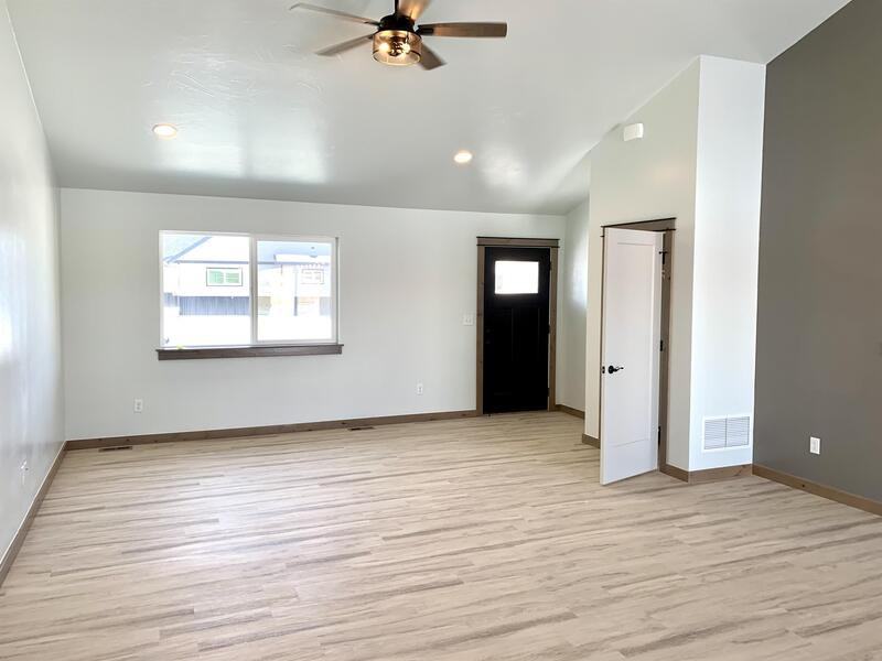 2941 Bullfrog Ct - Photo 4 of 30