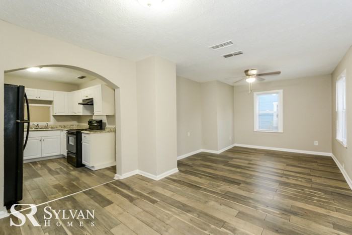 7016 N Oregon Ave - Photo 2 of 15