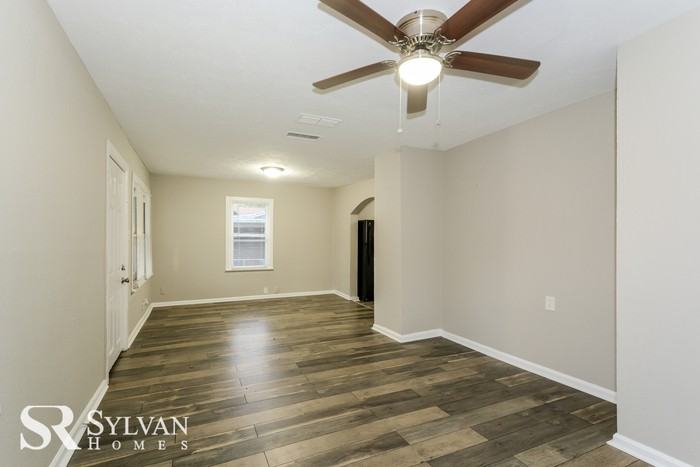 7016 N Oregon Ave - Photo 3 of 15