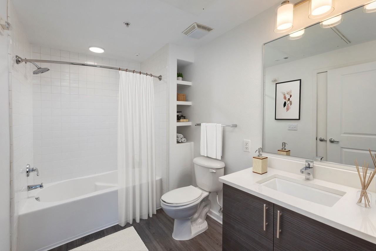 Camden Main And Jamboree - Photo 5 of 50