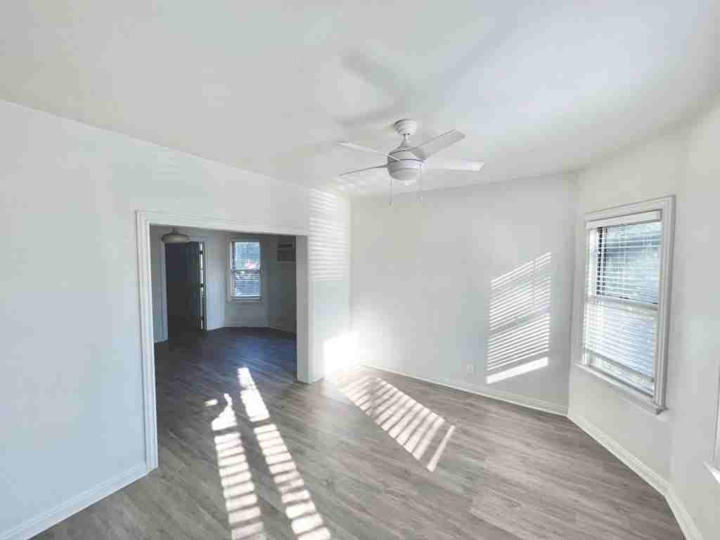 328 14th St - Photo 4 of 10