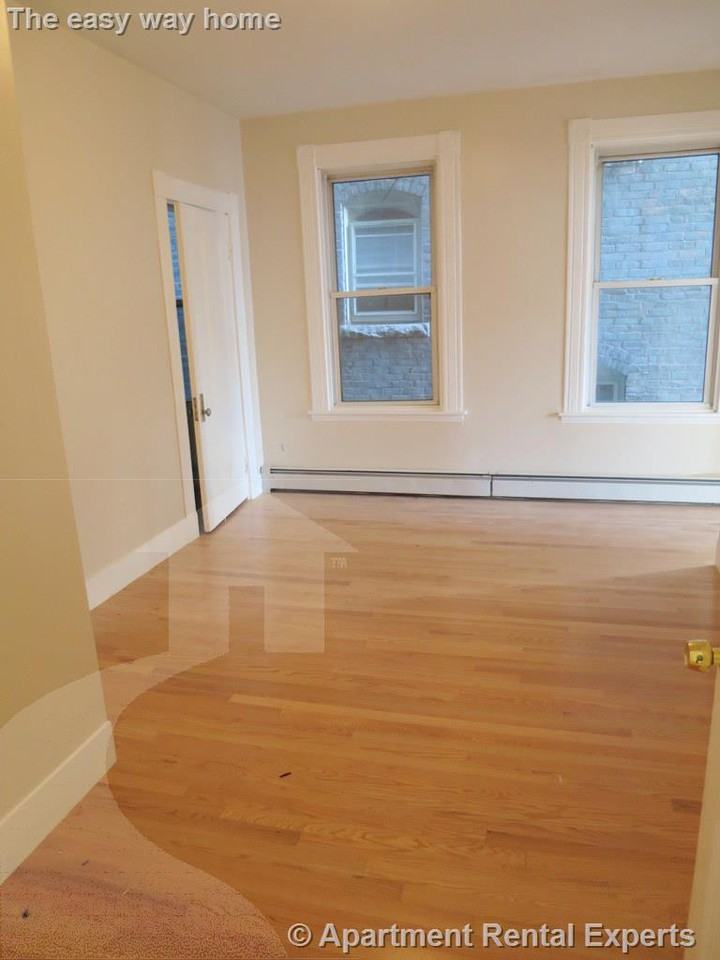 90 Norfolk St #4 - Photo 4 of 13