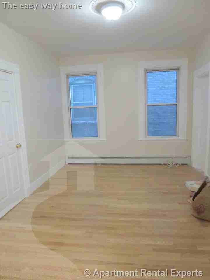 90 Norfolk St #4 - Photo 6 of 13