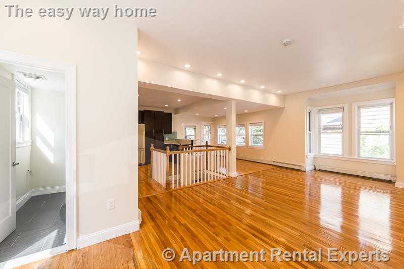 126 Monument St - Photo 2 of 30