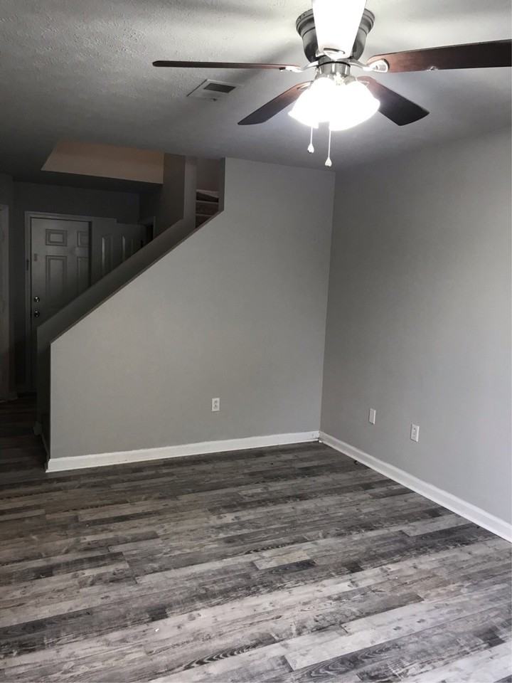 127 Karen Ct #1 - Photo 4 of 9