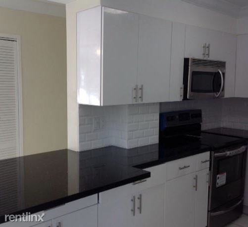 220 Kings Point Dr - Photo 3 of 10