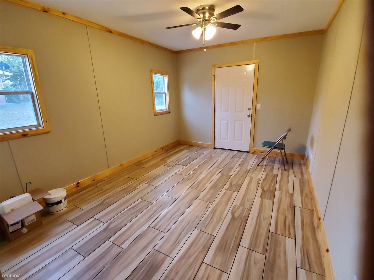 801 S Foster St - Photo 2 of 14