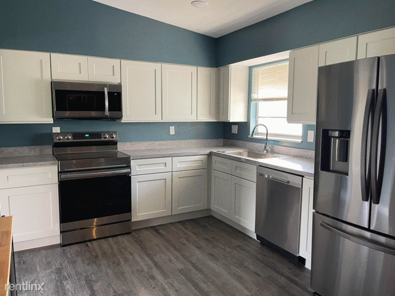 910 W 8th St - Photo 3 of 11