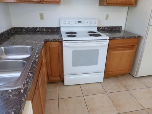 1432 E 16th St - Photo 3 of 7