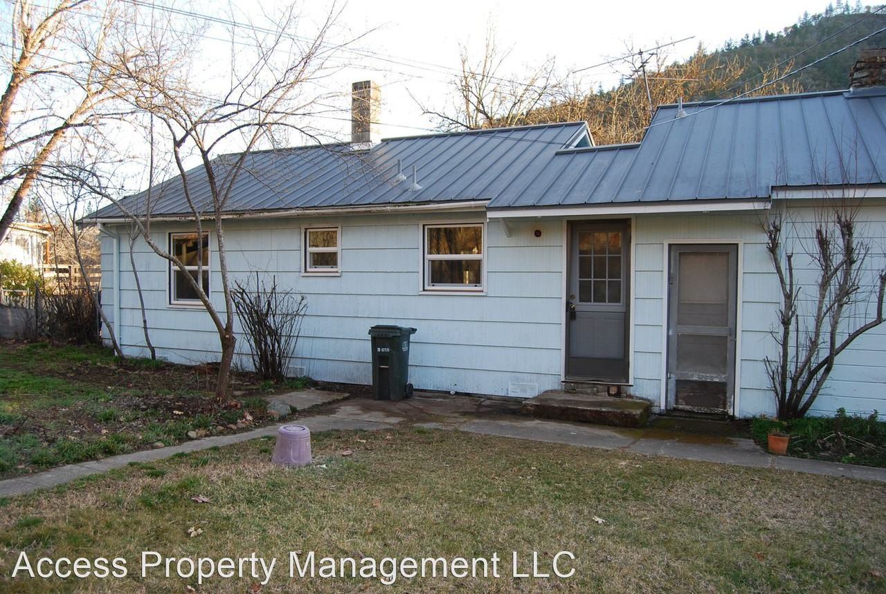 582 N Riverside Ave - Photo 2 of 10