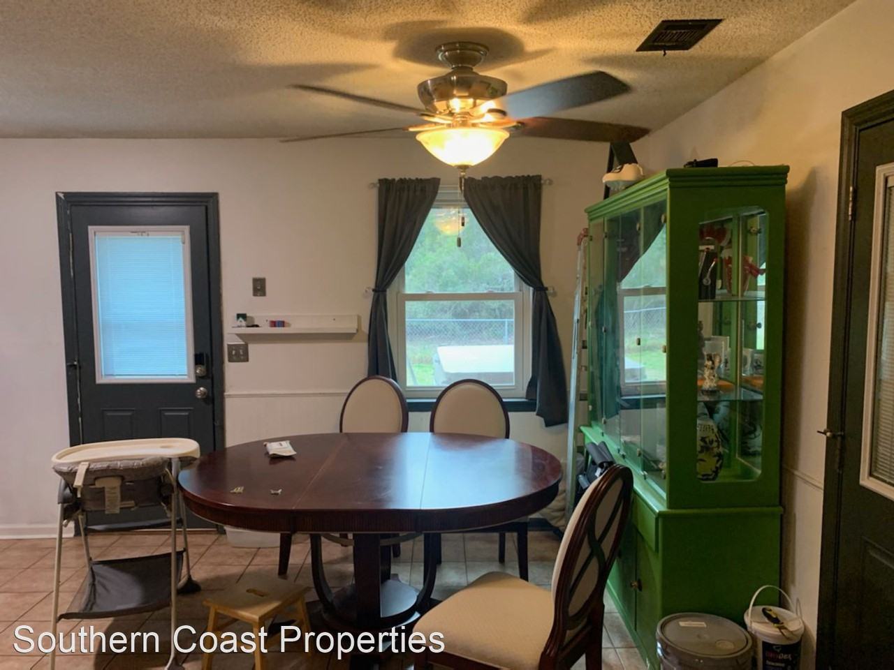 1466 Paul Caswell Blvd - Photo 3 of 16