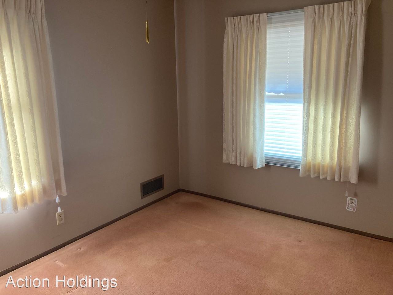 320 Campbell Ave - Photo 3 of 3