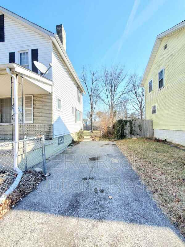 2454 Parkwood Ave - Photo 3 of 30