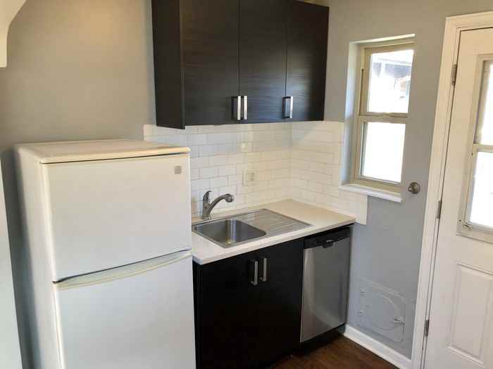 3230 N Saint Paul St - Photo 3 of 14