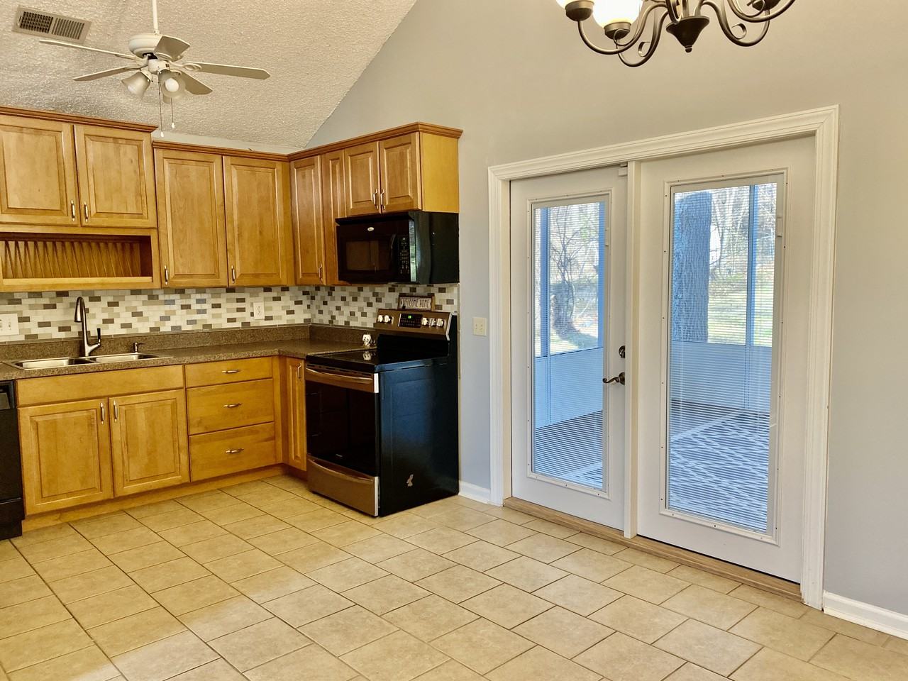 424 Cedarmont Dr - Photo 3 of 15