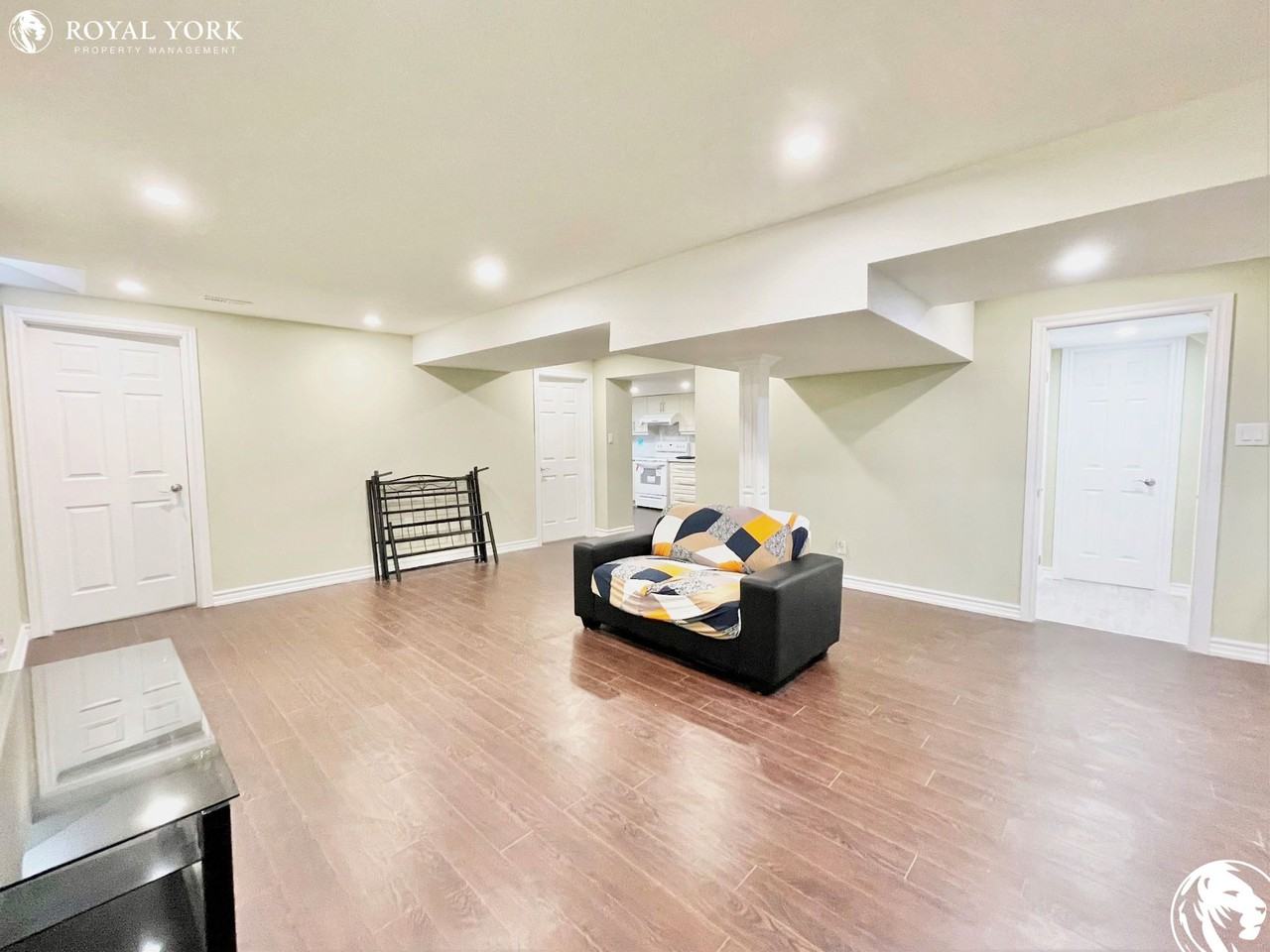 21 Bonnydon Cres #2 - Photo 2 of 15