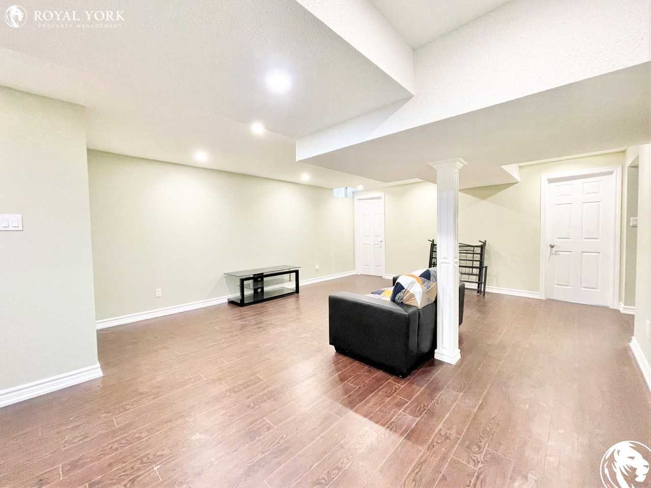 21 Bonnydon Cres #2 - Photo 3 of 15