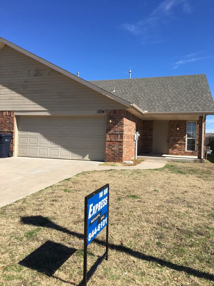 1714 Riviera Lane - Photo 2 of 12