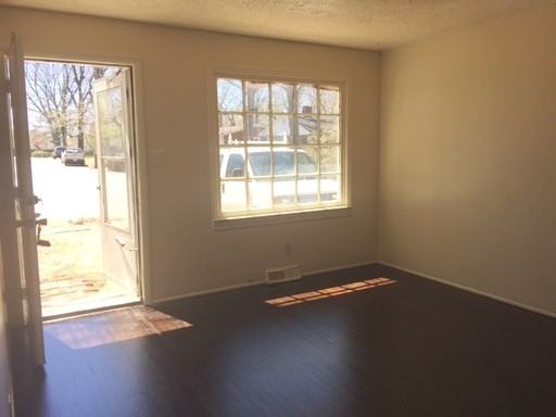 2715 Kilkare Ave - Photo 2 of 8