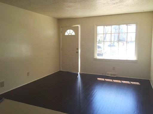 2715 Kilkare Ave - Photo 3 of 8