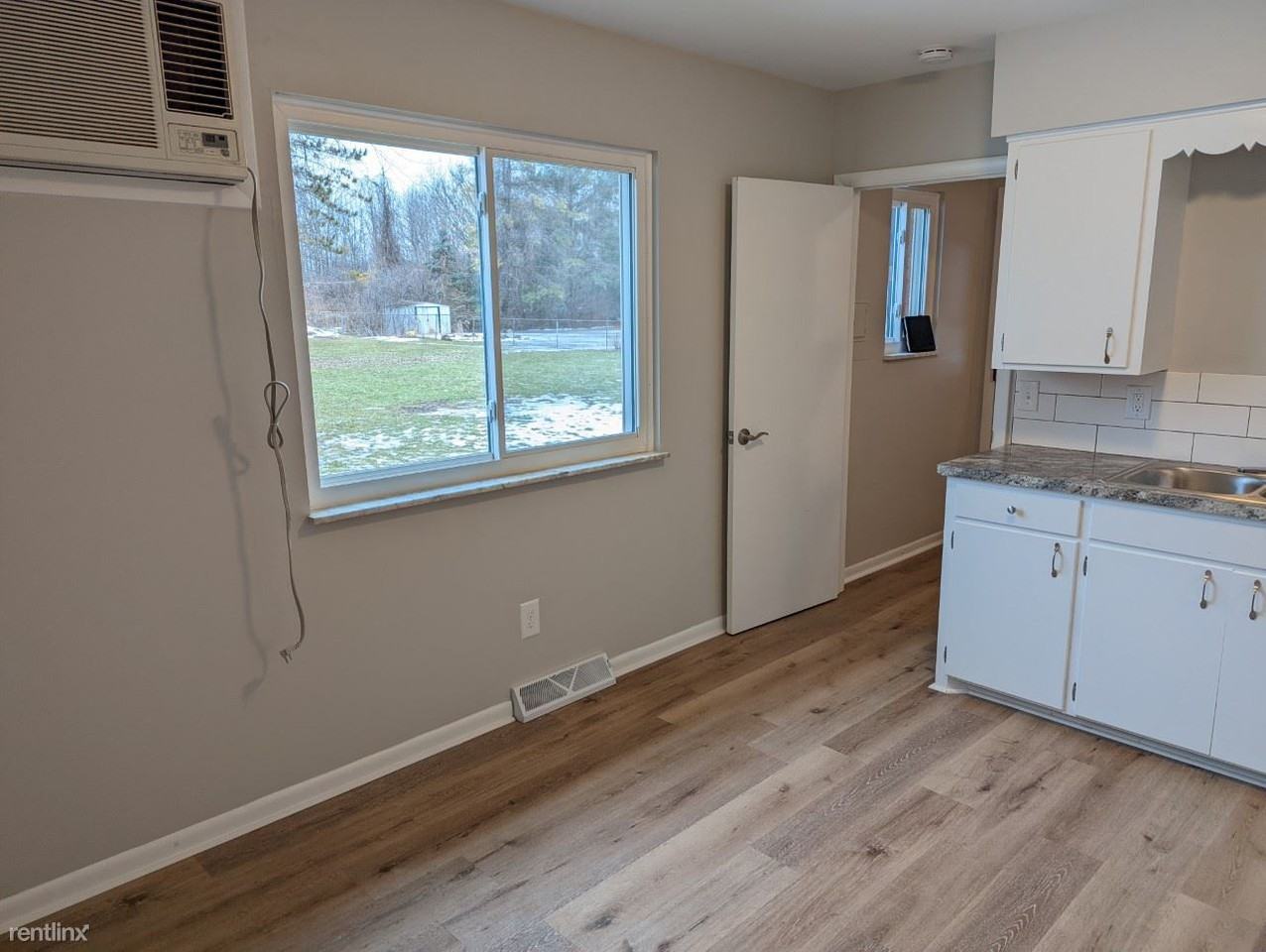 3249 Northwest Dr - Photo 3 of 10