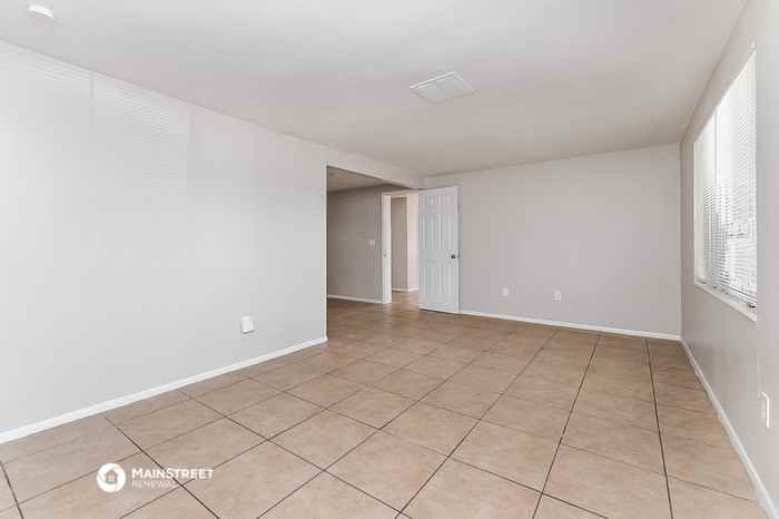 3542 Wiltshire Dr - Photo 3 of 16