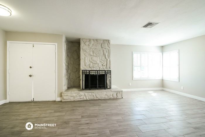 15816 N 25th Ave - Photo 3 of 16