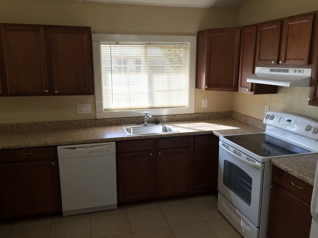 1305 Chestnut St #1 - Photo 2 of 23