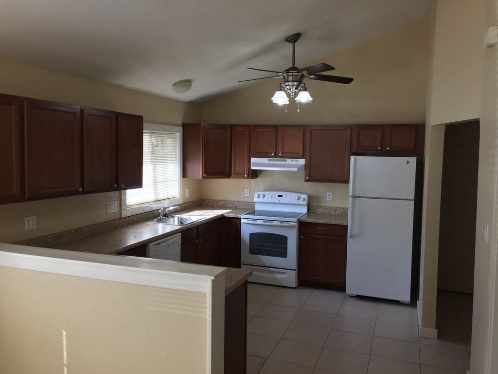 1305 Chestnut St #1 - Photo 3 of 23