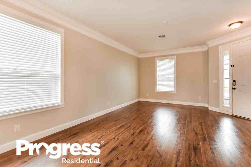 3061 Zander Dr - Photo 3 of 16