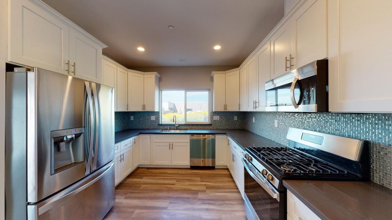 Central Bay convenience – comfortable living in Hayward - Photo 2 of 22