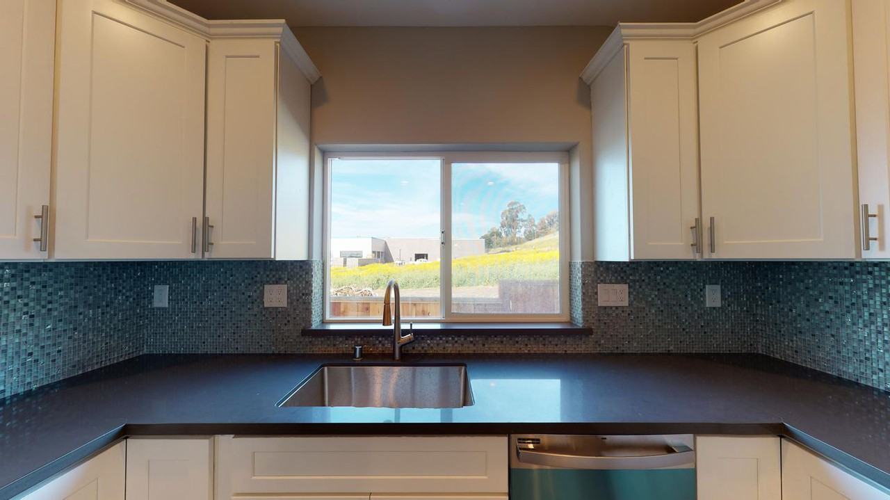 Central Bay convenience – comfortable living in Hayward - Photo 4 of 22