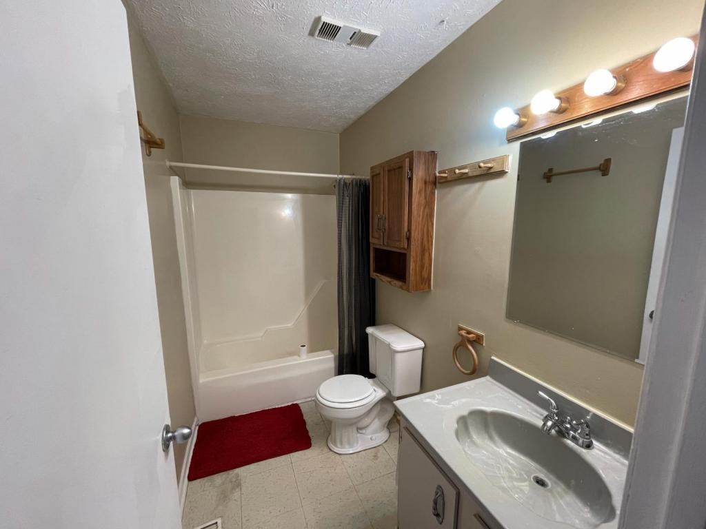 3107 Glenridge Cir - Photo 2 of 9