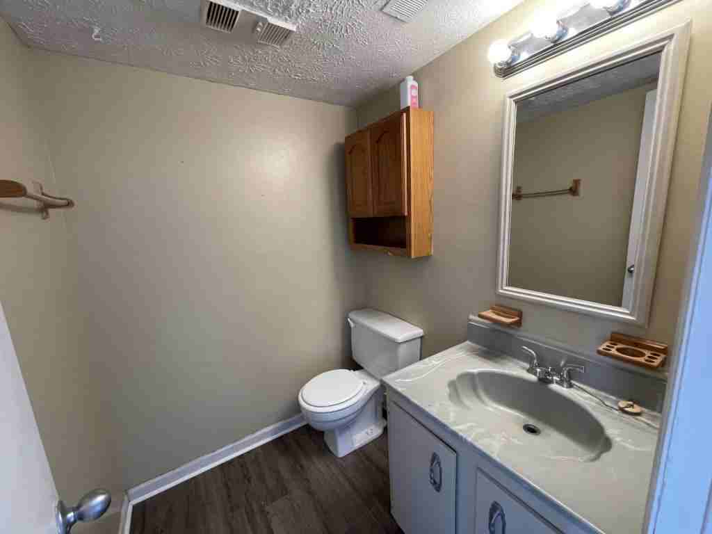 3107 Glenridge Cir - Photo 3 of 9