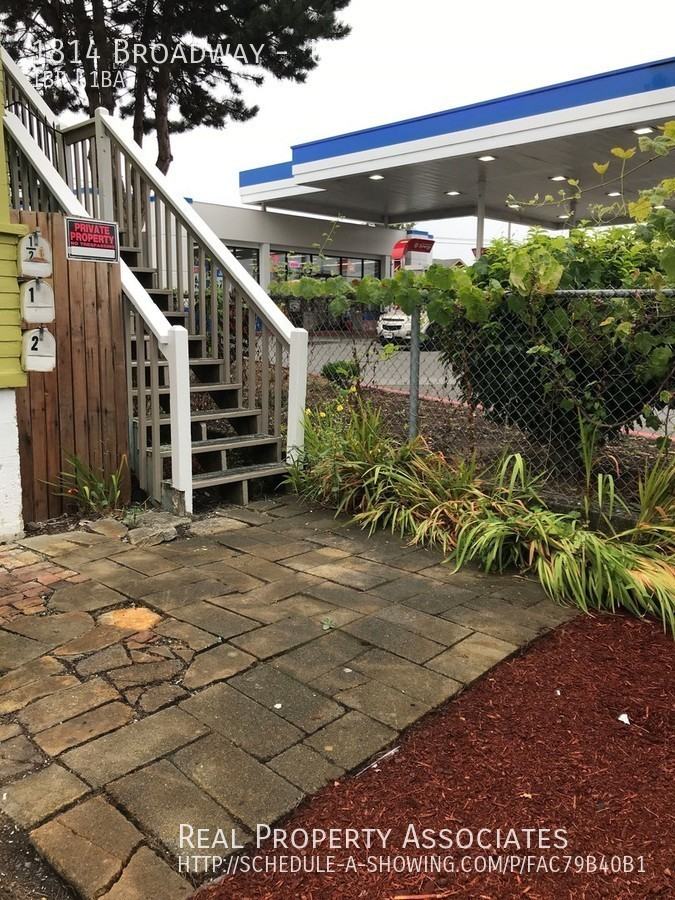 1814 Broadway Uppr #2 - Photo 2 of 10